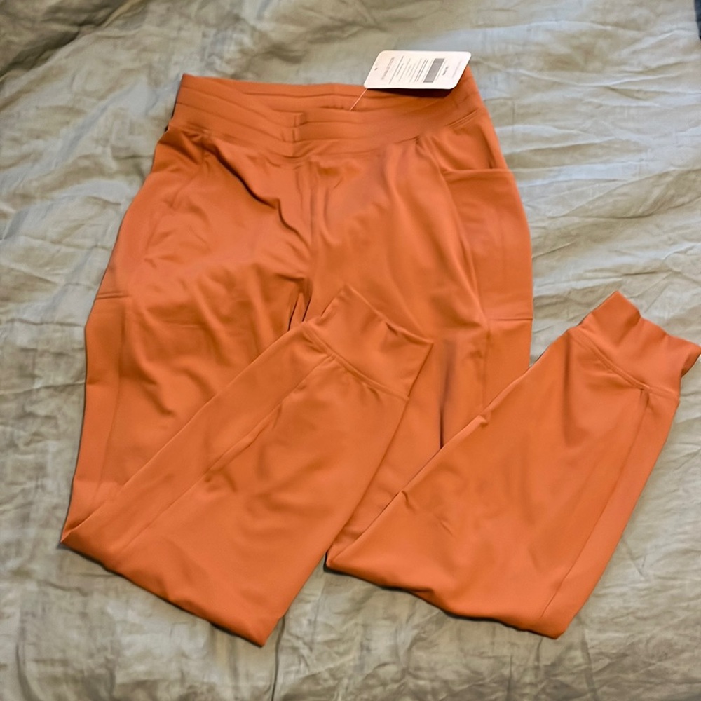 NWT Fabletics ThermaFlex High-Waisted Pocket Jogger